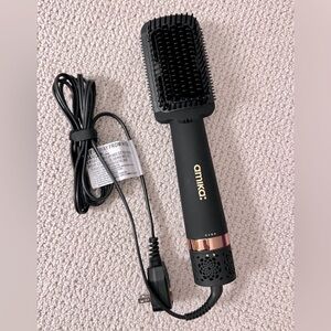 Amika double agent
2-in-1 blow dryer brush + straightening brush